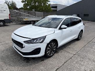 uszkodzony samochody osobowe Ford Focus 1.0i -12V TURBO MHEV 2024/9