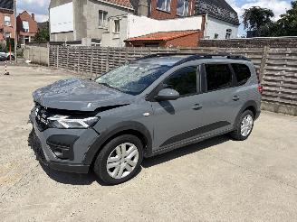 krockskadad bil auto Dacia Jogger 1.6i - 16V SCE 140 E-TECH 2023/10