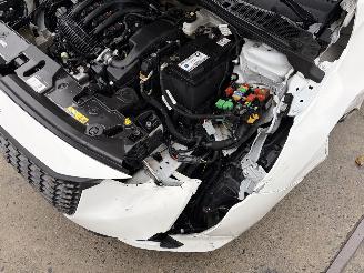 Peugeot 208 II 1.2 VTi picture 18
