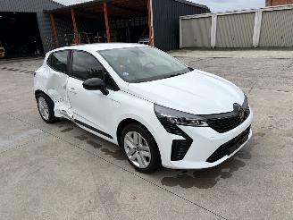 krockskadad bil auto Renault Clio E-Tech 145 2024/10