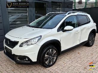 Vaurioauto  passenger cars Peugeot 2008 1.2 PureTech Allure | Navi Panoramadak Camera 2018/2