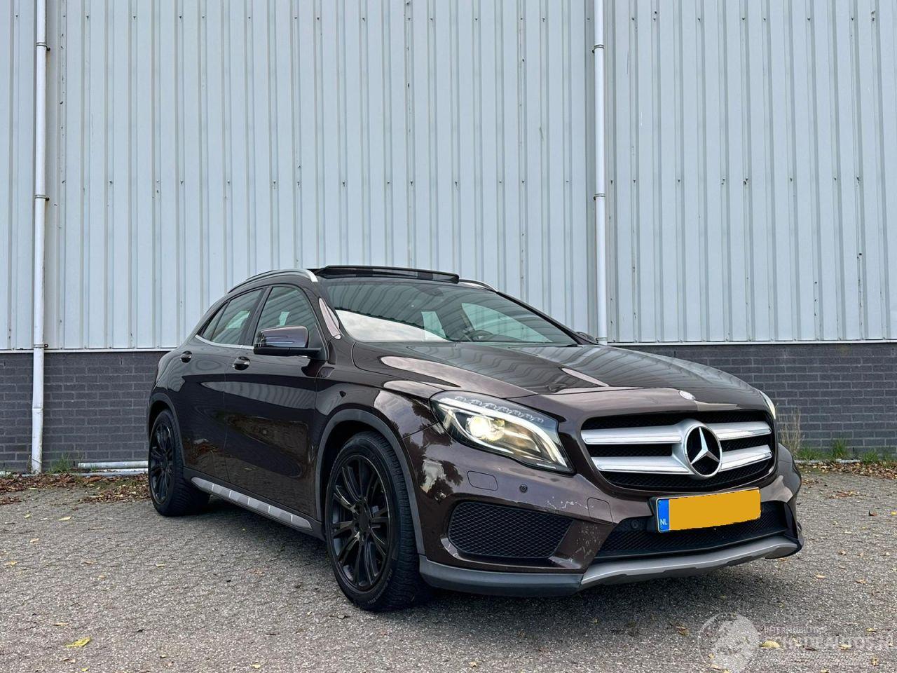 Mercedes GLA Marrakesh brown AMG Line Panorama Automaat Leer Navi