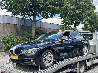 skadebil auto BMW 3-serie 318i Luxury 2016/1