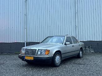 Mercedes  W124 230E picture 6