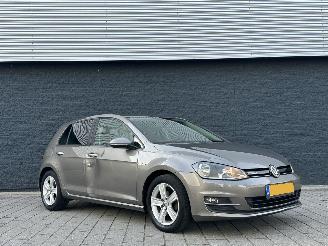 uszkodzony samochody osobowe Volkswagen Golf 1.0 TSI HighLine 2017/1