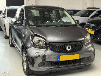 krockskadad bil auto Smart Forfour 1.0 Joy Edition 2014/1