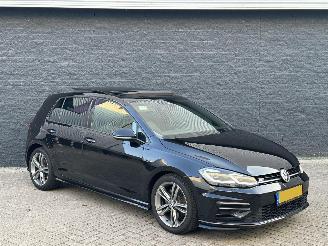 krockskadad bil auto Volkswagen Golf 1.5TSI 3x R-Line 2017/1