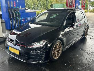 skadebil auto Volkswagen Golf 2.0TSI 400PK! Panorama Led Leer 2015/3