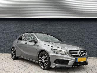 skadebil auto Mercedes A-klasse A180 BENZINE AMG PANO 2012/10