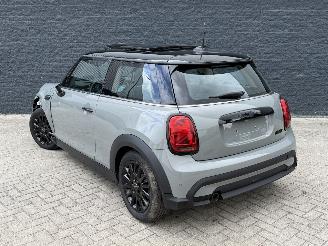 Mini Cooper 1.5 Automaat/Pano full option picture 5