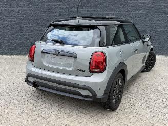 Mini Cooper 1.5 Automaat/Pano full option picture 3