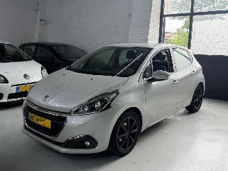 škoda osobní automobily Peugeot 208 1.2 benzine led/navi 2017/4