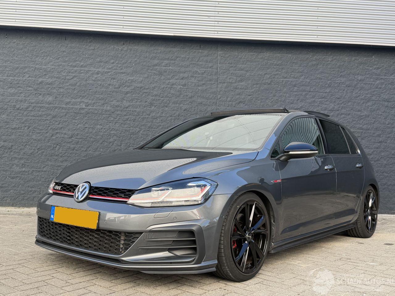 Volkswagen Golf 2.0TSI GTI PERFORMANCE FACELIFT PANO