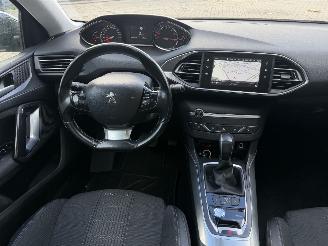 Peugeot 308 1.2 BENZINE AUTOMAAT/GLASDAK picture 11