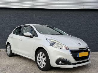 Unfallwagen Peugeot 208 1.2 benzine FACELIFT 2025/11