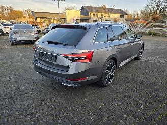 krockskadad bil auto Skoda Superb Hybride 160 kW L&K 2023/11