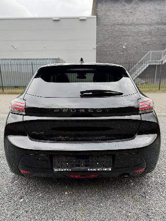 Peugeot 208  picture 7