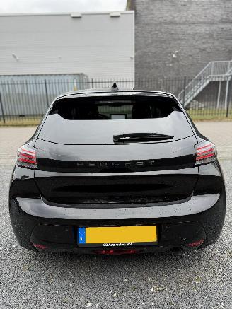 Peugeot 208 Allure picture 15