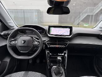 Peugeot 208 Allure picture 13