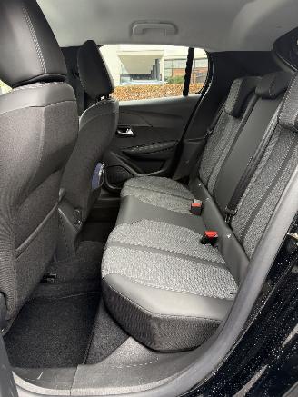 Peugeot 208 Allure picture 12