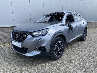 Damaged car Peugeot 2008 Allure Camera, Navi, Apple carplay, Clima 2020/1