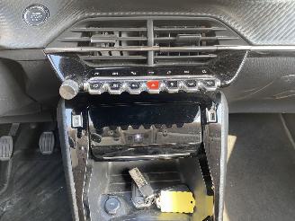 Peugeot 2008 Allure Camera, Navi, Apple carplay, Clima picture 22