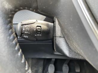 Peugeot 2008 Allure Camera, Navi, Apple carplay, Clima picture 29