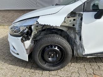 Renault Clio 0.9 TCe Bose Airco PDC Navi picture 10