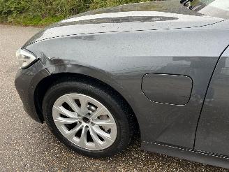 BMW 3-serie Touring 330e picture 16