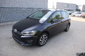 damaged passenger cars Volkswagen Golf Sportsvan 1.2 BENZ 2017/6