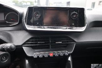 Peugeot 208 1.2 BENZ picture 11