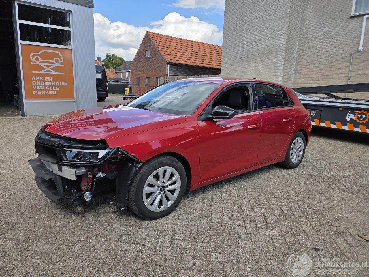 Opel Astra 1.2 5 DRS  ZEER MOOIE AUTO  LICHTE PLAATSCHADE  BUMPER+RV SCHERM+KOPLAMP