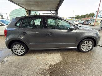 Volkswagen Polo 1.4 benzine automaat airco cruise nap picture 4