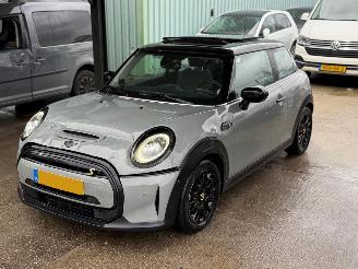 skadebil auto Mini Electric 33kwh Xenon Led Pano Harman Kardon FULL ! NAP 2022/9