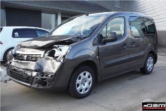 krockskadad bil auto Peugeot Partner TEPEE 1.2 PURETECH ACTIVE S&S 2018/7