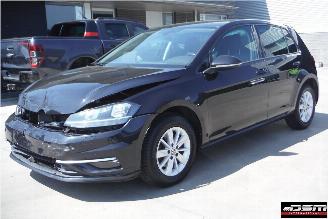 damaged passenger cars Volkswagen Golf VII COMFORTLINE 2017/4