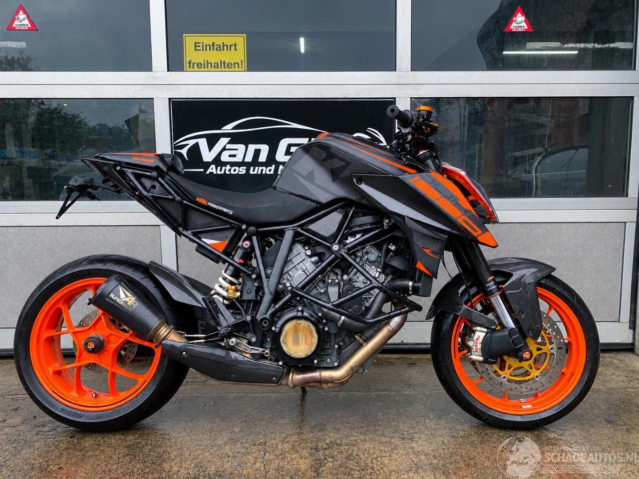 KTM 1290 Super Duke R Carbon Austin uitlaat