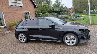 krockskadad bil auto Audi A3 1.0 tfsi  110pk navi  s line 2023/4