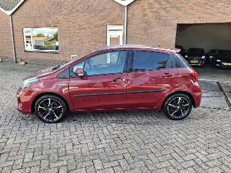 Schadeauto Toyota Yaris 1.5 hybrid bi -tone navi pano 2016/12