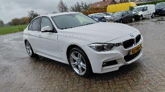 Avarii autoturisme BMW 3-serie 330 e  180kw m paket    clima leer 2016/12