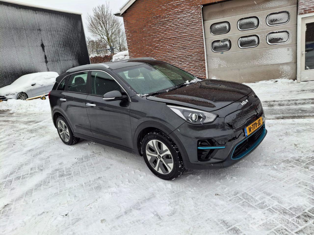 Kia Niro dynamic line  64kwh         204pk   navi
