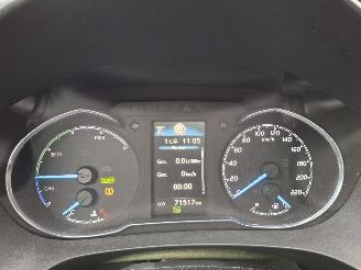 Toyota Yaris 1.5 hybrid   clima  pano picture 9