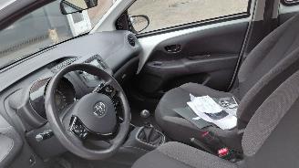 Toyota Aygo 1.0i vtti x fun airco picture 4