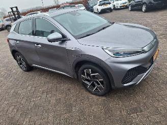 krockskadad bil auto BYD Atto 3 comfort  60kwh    204pk 2024/4