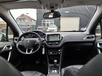 Peugeot 2008 1.2 vti  82pk pano automaat navi picture 12