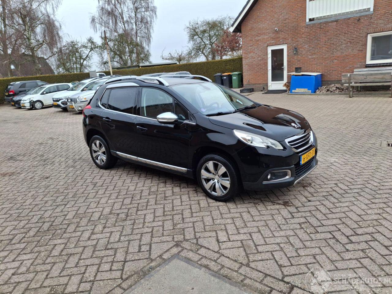 Peugeot 2008 1.2 vti  82pk pano automaat navi