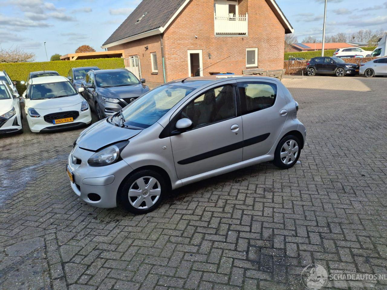 Toyota Aygo 1.0 vtti   navi    airco