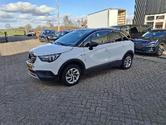 Vaurioauto  passenger cars Opel Crossland 1.2i turbo  81kw automaat navi   clima 2019/5