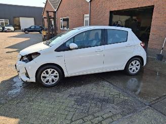 damaged passenger cars Toyota Yaris 1.5 hybrid  clima    navi 2019/9