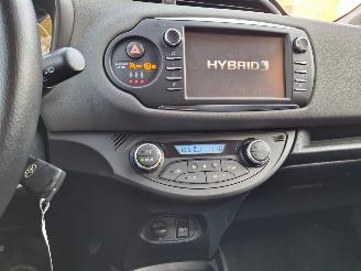 Toyota Yaris 1.5 hybrid  clima    navi picture 5